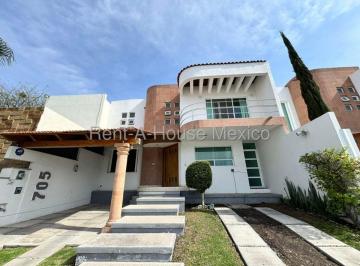 Casa de 3 habitaciones, Querétaro · Casa - Renta - Cumbres del Lago.