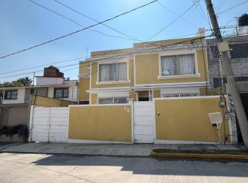 Casa de 4 habitaciones, Naucalpan de Juárez · Casa en Venta en La Alteza (Cd Satelite)