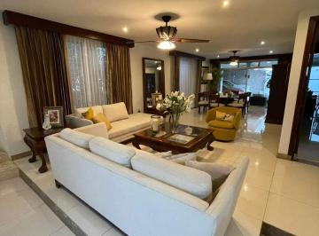 Casa · 390m² · 4 Recámaras · 3 Estacionamientos · Casa en Venta en Campeche: Fracciorama 2000