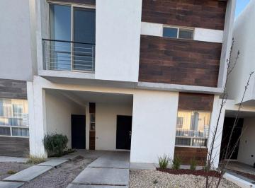 Casa · 3 Recámaras · 2 Estacionamientos · Casa Equipada en Renta Al Norte