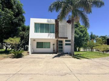 Casa de 3 habitaciones, Tlajomulco de Zúñiga · Casa en Venta en Fracc. Sendero Las Moras Frente a Área Verde