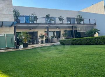Casa · 774m² · 4 Recámaras · 4 Estacionamientos · Casa en Venta en Fraccionamiento Bello Horizonte