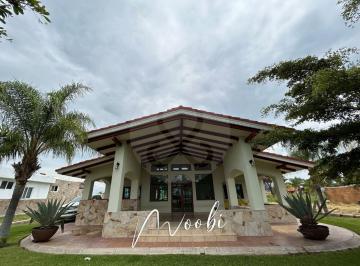 Casa · 280m² · 3 Recámaras · 6 Estacionamientos · Casa en Venta en Ejido La Vega