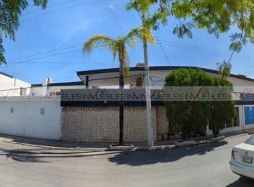 Casa uso de suelo · 942m² · 6 Recámaras · 3 Estacionamientos · Casa con Uso de Suelo en Venta en Los Cedros