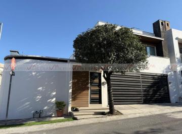 Casa · 226m² · 3 Recámaras · 2 Estacionamientos · Casa en Venta en Cumbres Madeira