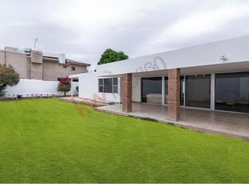 N/A · Casa en Ventacon 4 Recámaras, Estudio y Salón de Juegos en Torreón Jardín: Cochera Para 4 Autos