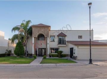 N/A · Casa en Venta en Hacienda del Rosario, Torreón - 526 m² de Construcción y Gran Jardín