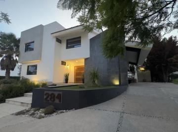 Casa en condominio de 4 habitaciones, Querétaro · Preciosa Casa con Bungalow en El Campanario