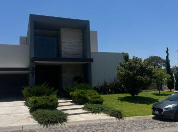 Casa de 5 habitaciones, Zapopan · Casa en Venta en Tres Ríos, Campo Nogal