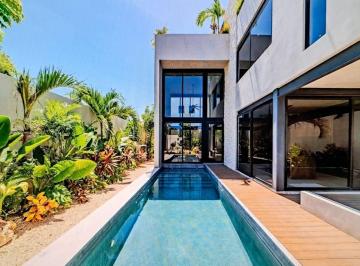Casa · 257m² · 3 Recámaras · Casa Independiente 3 Recs. con Jardín en Ubicación Privilegiada