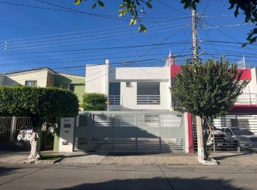 Casa de 3 habitaciones, Zapopan · Casa en Renta en Arboledas con Amplio Jardín Zapopan