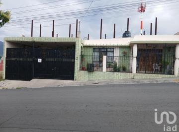 Casa · 175m² · 3 Recámaras · 2 Estacionamientos · Casa en Venta Al Sur de Saltillo Coah. Cerca del Parque El Chapulin Patio Amplio