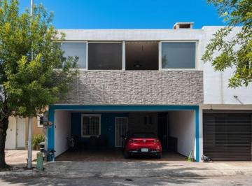 Casa de 2 habitaciones, Apodaca · Casa Para Disfrutar y Vivir Cómodo Todos Los Días, en Venta
