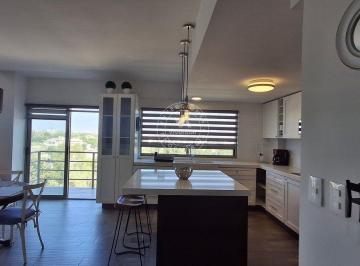 dca84261baca4a853c1b71b775174f403e63b3dcde4c4a4476e5688e89a609fd · Pent House de 2 Habitaciones Amueblado en Complejo Al Norte