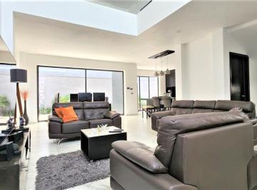 Casa · 380m² · 3 Recámaras · 2 Estacionamientos · Casa en Venta Zona Monte Magno, con Recamara en Planta Baja