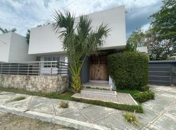 Casa · 750m² · 5 Recámaras · 4 Estacionamientos · Casa Residencial en Renta en Campeche Privada Villas Universidad