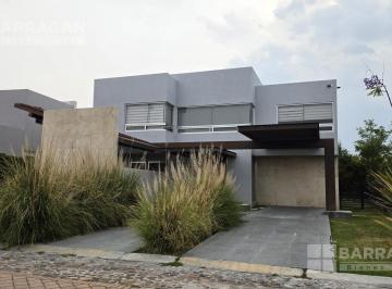 Casa · 647m² · 5 Recámaras · 4 Estacionamientos · Casa en Venta en El Campanario