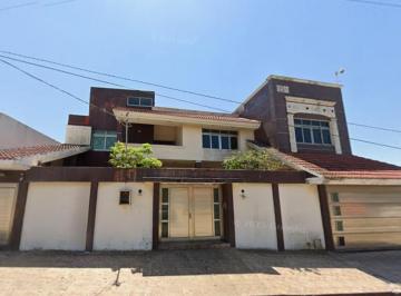 Casa de 5 habitaciones, Coatzacoalcos · Casa en Venta en José Pino Suárez en La Colonia Benito Juárez Norte en Coatzacoalcos, Veracruz.