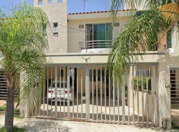 Casa de 3 habitaciones, Guadalajara · Casa en Volcan Cayambe Guadalajara Jal