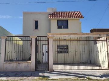 Casa de 3 habitaciones, Delicias · Casa de Dos Niveles con 140 m² de Superficie de Terreno y 3 Recámaras en Venta en San Francisco