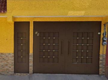 Casa de 4 habitaciones, Nezahualcóyotl · Casa en Venta en Calle 33 Maravillas Nezahualcóyotl Estado de México!
