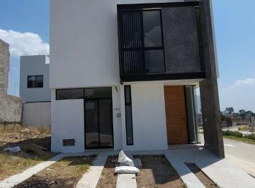 Casa de 3 habitaciones, Tlajomulco de Zúñiga · Casa en Venta en Fraccionamiento Albazur - Circuito Alba 140