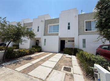 FACHADA · Casa en Renta en Los Agaves Residencial