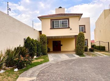 Casa en condominio · 380m² · 4 Recámaras · 4 Estacionamientos · Venta de Casa en Fraccionamiento Rinconada Tizatlalli en Metepec