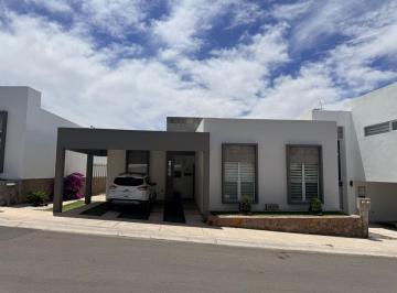 Casa de 3 habitaciones, Chihuahua · Casa con 250 m² de Terreno, 3 Recámaras en Venta en Residencial Cerrada del Parque