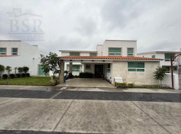 Casa en condominio · 300m² · 4 Recámaras · 4 Estacionamientos · Casa en Renta en Residencial La Magdalena, Metepec, Estado de México