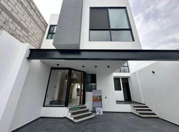 Casa · 242m² · 3 Recámaras · 2 Estacionamientos · Casa en Venta Fraccionamiento Las Fincas Jiutepec Morelos