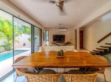 Casa · 151m² · 2 Recámaras · 2 Estacionamientos · Casa Independiente con Alberca en Venta La Veleta Tulum