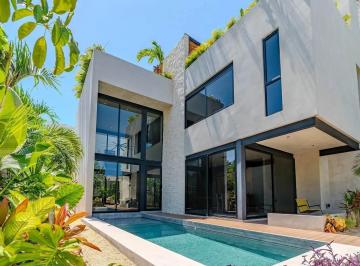 Casa · 256m² · 3 Recámaras · 2 Estacionamientos · Casa Independiente con Jardin, Alberca y Rooftop en Venta La Veleta Tulum