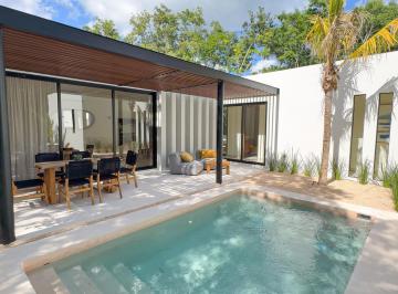 Casa · 189m² · 3 Recámaras · 2 Estacionamientos · Casa con Alberca, Jardin y Acceso a Club de Playa en Venta Playa del Carmen