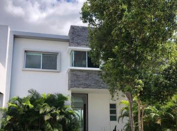 Casa · 190m² · 3 Recámaras · 2 Estacionamientos · Casa con Alberca en Renta Residencial Palmaris Cancun