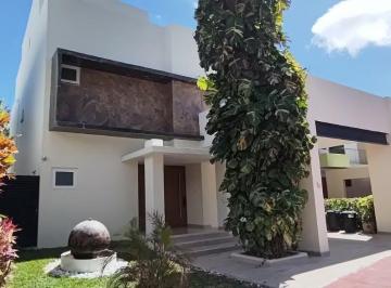 Casa · 400m² · 3 Recámaras · 3 Estacionamientos · Casa con Alberca en Renta Residencial Cumbres Cancun