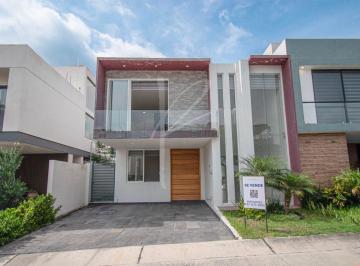 Casa en condominio · 219m² · 4 Recámaras · 2 Estacionamientos · Casa en Venta en Los Robles | Condominio Encinos