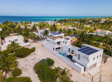 Casa · 461m² · 3 Recámaras · 4 Estacionamientos · Casa de Playa en Venta con Diseño Unico