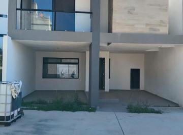 Casa · 128m² · 3 Recámaras · 2 Estacionamientos · Casa en Venta en Privada Forja Real