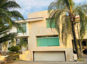 Casa de 5 habitaciones, Zapopan · Casa en Venta y Renta Valle Real