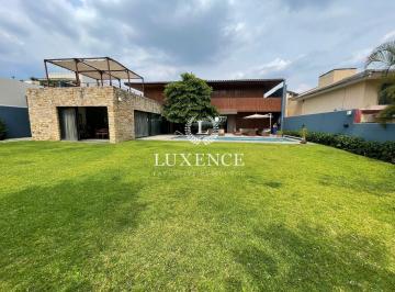 Casa · 800m² · 5 Recámaras · 3 Estacionamientos · Casa en Venta en Club de Golf Tabachines