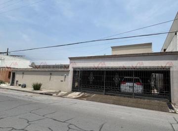 Casa · 566m² · 4 Recámaras · 3 Estacionamientos · Casa en Venta en San Pedro Garza García