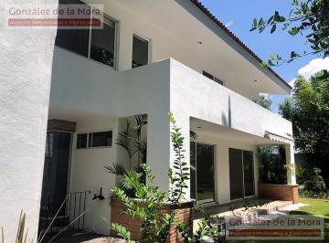 Casa · 239m² · 3 Recámaras · 4 Estacionamientos · Jurica Casa en Renta en Condominio, Querétaro.