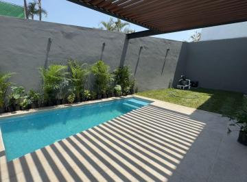 Casa · 160m² · 4 Recámaras · 2 Estacionamientos · Casa Sola en Fraccionamiento San Jerónimo de Ahuatepec, Delicias, Cuernavaca, Morelos