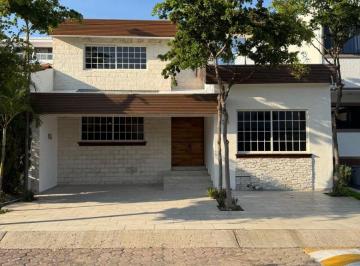 Casa de 4 habitaciones, Zapopan · Hermosa Casa en Coto Privado con Casa Club