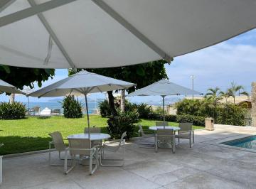 Departamento · 190m² · 3 Recámaras · 1 Estacionamiento · Venta Departamento Sobre Playa Zona Dorada Acapulco