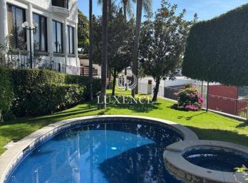 Casa · 907m² · 6 Recámaras · 4 Estacionamientos · Casa en Fraccionamiento Rancho Tetela en Venta
