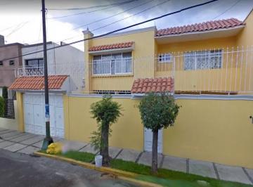 Casa de 3 habitaciones, Gustavo A. Madero · Casa en Lima Lindavista en Venta Hipotecaria