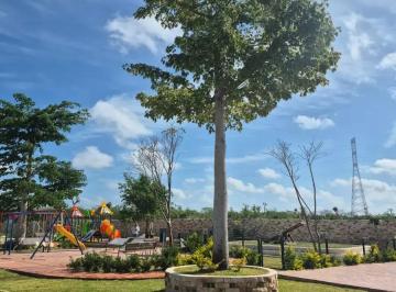 1 · Terreno en Venta con Amenidades y Acceso Directo a Periférico Norte de Merida