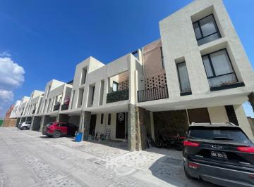 Casa · 203m² · 3 Recámaras · 2 Estacionamientos · Casa en Lomas de Juriquilla con 3 Recámaras, Id:.